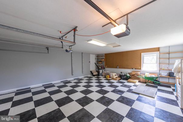 Garage, Interior