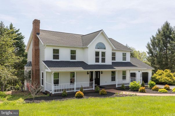 Exterior, Facade, Farmhouse