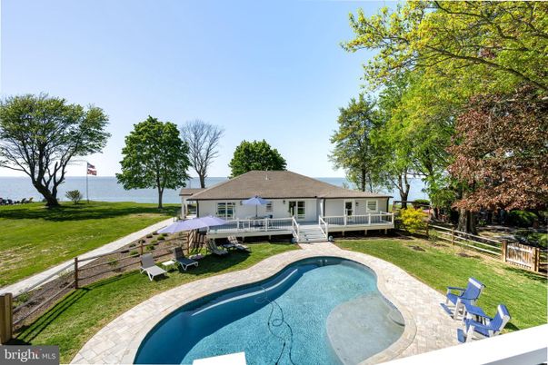 Exterior, Pool, Water