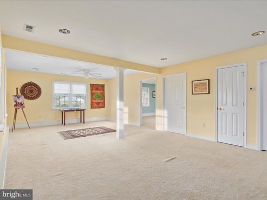 Empty room, Interior, Recessed Lighting