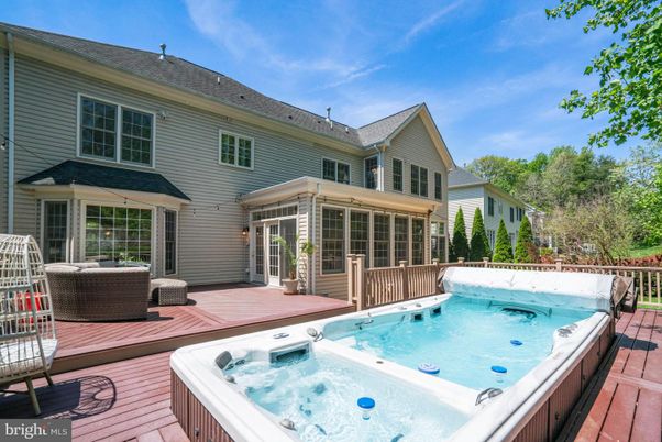 Exterior, Hot Tub