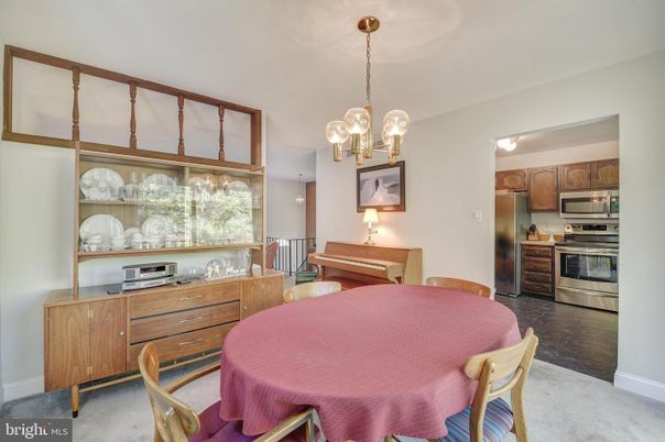 Chandelier, Dining room, Interior, Kitchen, Pendant Lights, Stainless Steel Appliances