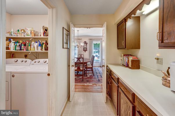 Chandelier, Dining room, Interior, Washer