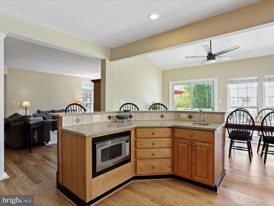 Interior, Kitchen, Living room, Recessed Lighting, Wood Texture Flooring