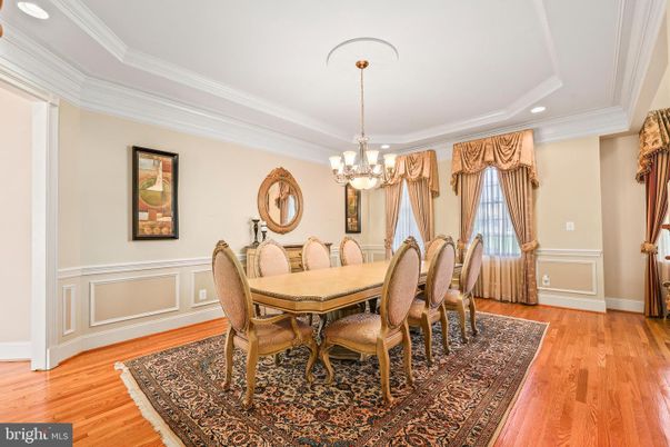 Chandelier, Dining room, Interior, Recessed Lighting, Wood Texture Flooring