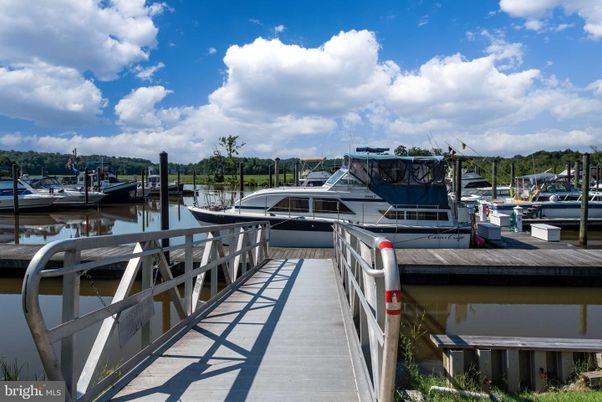 Exterior, Lake