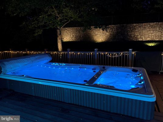 Exterior, Hot Tub
