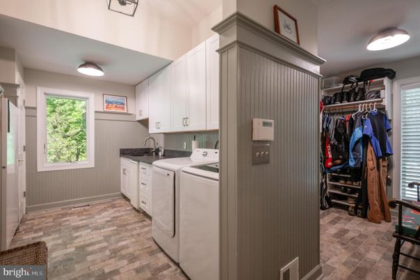Interior, Washer, Wood Texture Flooring
