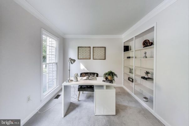 Home Office, Interior