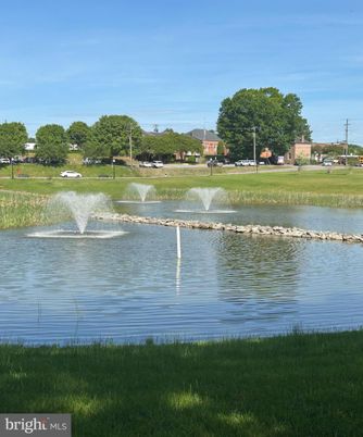 Exterior, Lake