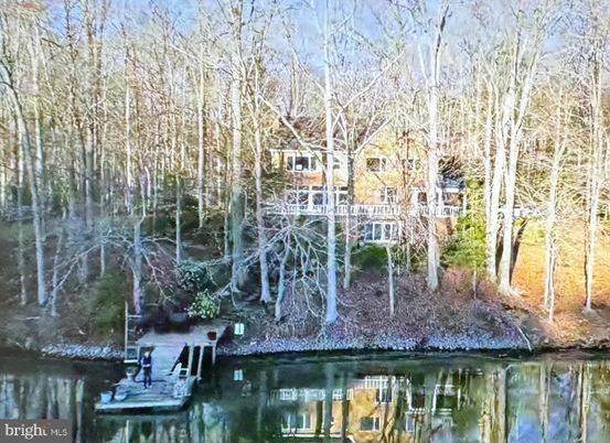 Exterior, Lake
