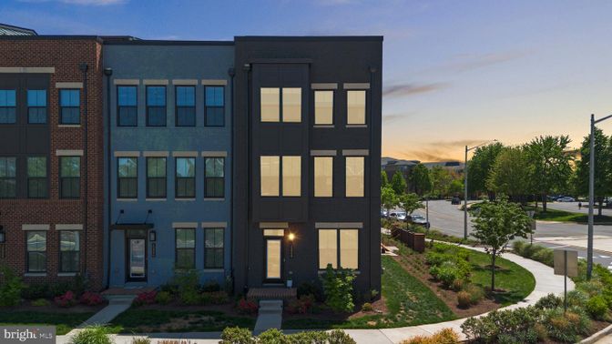 Exterior, Facade, Brick Facade, Modern