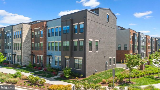 Exterior, Facade, Brick Facade, Modern
