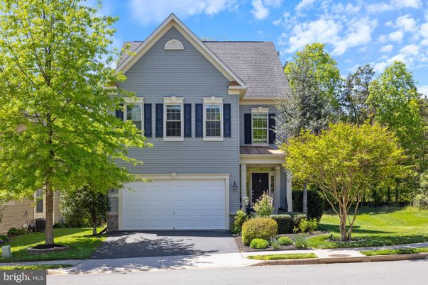 Attached, Exterior, Facade, Farmhouse