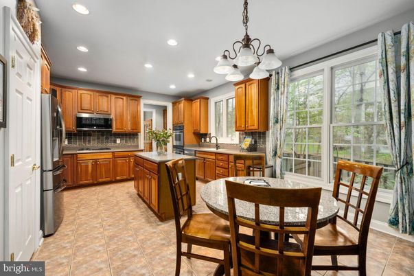Chandelier, Dining room, Interior, Kitchen, Recessed Lighting, Stainless Steel Appliances