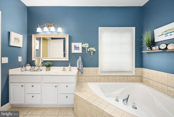 Bathroom, Dual Sink Vanities, Interior