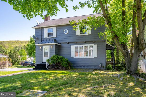 Exterior, Facade, American Foursquare