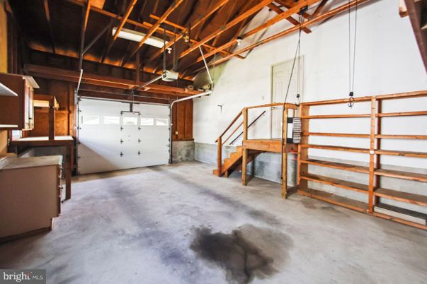 Garage, Interior, Wooden Beams