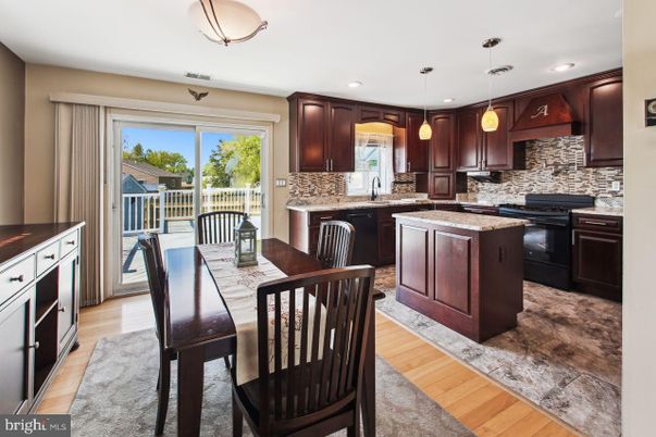 Dining room, Interior, Kitchen, Pendant Lights, Recessed Lighting, Wood Texture Flooring
