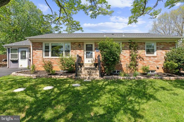 Exterior, Facade, Brick Facade, Cape Cod