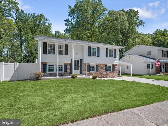 Attached, Exterior, Facade, Brick Facade, Raised Ranch