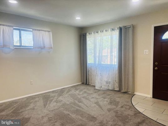 Empty room, Interior, Recessed Lighting