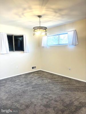 Empty room, Interior, Pendant Lights