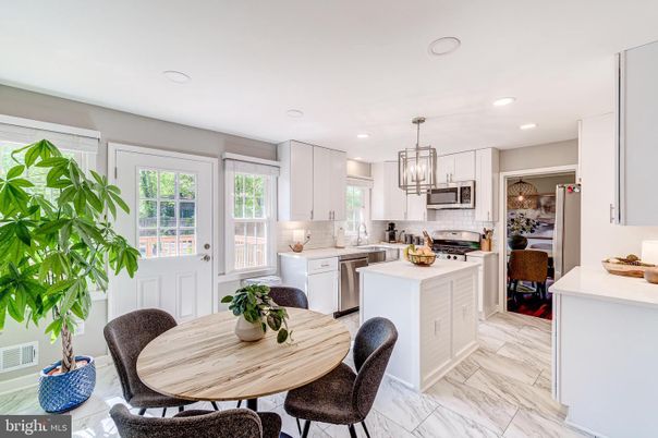 Dining room, Interior, Kitchen, Marble, Pendant Lights, Recessed Lighting, Stainless Steel Appliances