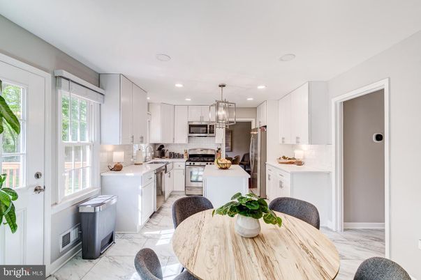 Dining room, Interior, Kitchen, Marble, Pendant Lights, Recessed Lighting, Stainless Steel Appliances