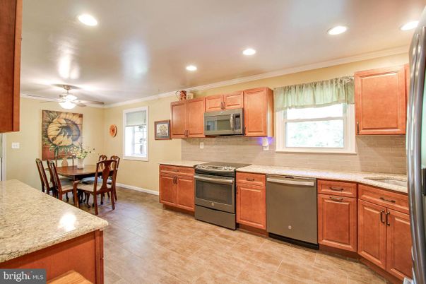Dining room, Interior, Kitchen, Recessed Lighting, Stainless Steel Appliances