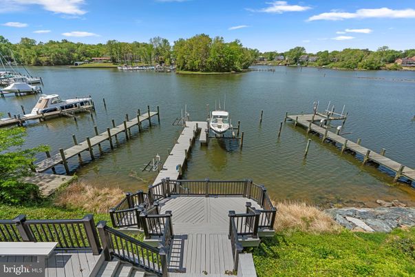 Exterior, Lake