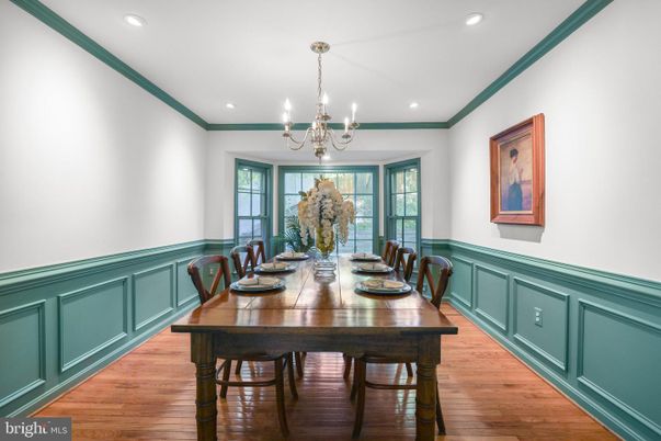 Chandelier, Dining room, Interior, Recessed Lighting, Wood Texture Flooring