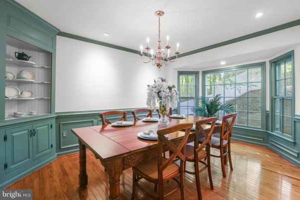 Chandelier, Dining room, Interior, Recessed Lighting, Wood Texture Flooring