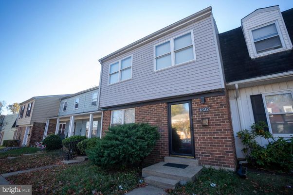 Exterior, Facade, Brick Facade, Rowhouse
