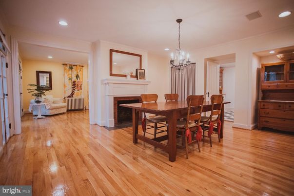 Chandelier, Dining room, Fireplace, Interior, Recessed Lighting, Wood Texture Flooring