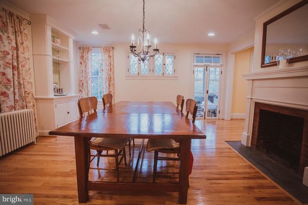 Chandelier, Dining room, Fireplace, Interior, Recessed Lighting, Wood Texture Flooring