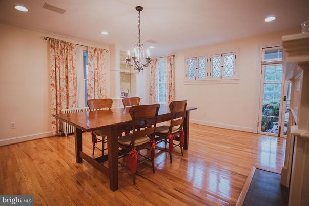 Chandelier, Dining room, Interior, Recessed Lighting, Wood Texture Flooring