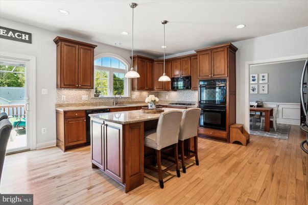 Dining room, Interior, Kitchen, Pendant Lights, Recessed Lighting, Wood Texture Flooring
