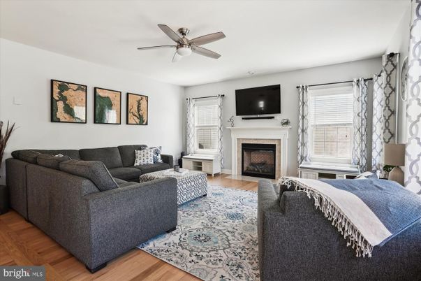 Bedroom, Fireplace, Interior, Living room, Wood Texture Flooring