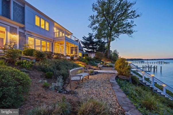 Exterior, Lake