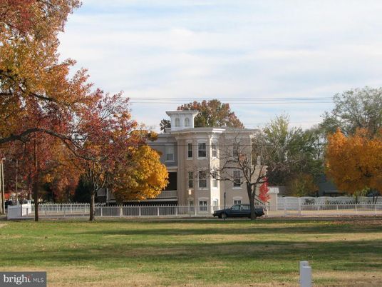 Backyard, Exterior, Facade, American Foursquare