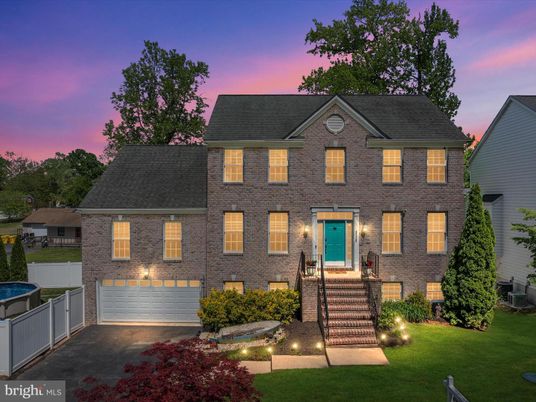 Attached, Exterior, Facade, Brick Facade, Georgian