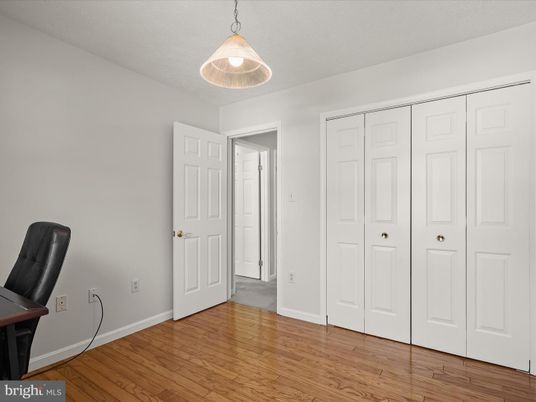 Interior, Pendant Lights, Wood Texture Flooring