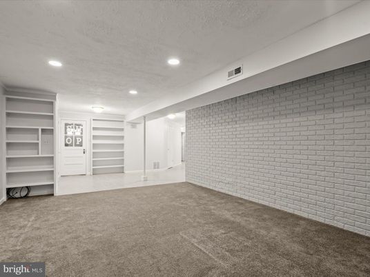 Empty room, Interior, Recessed Lighting, Stone Walls