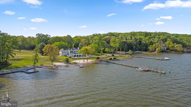 Exterior, Lake