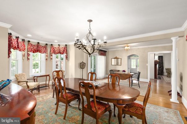 Chandelier, Dining room, Interior, Recessed Lighting, Wood Texture Flooring