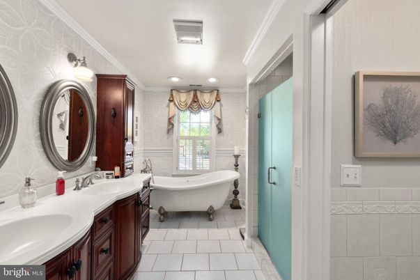 Bathroom, Dual Sink Vanities, Free Standing Baths, Interior, Recessed Lighting