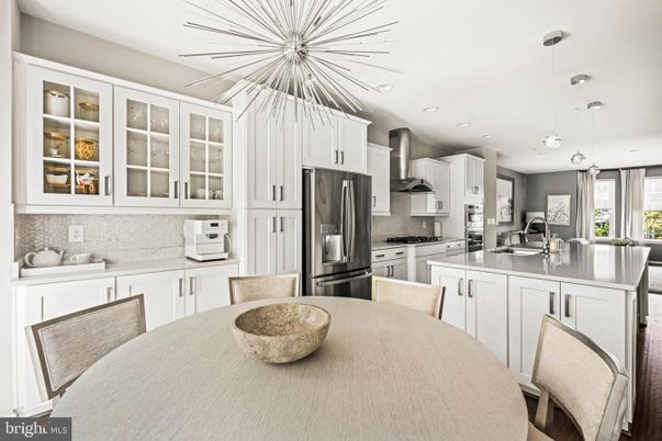 Dining room, Interior, Kitchen, Pendant Lights, Recessed Lighting, Stainless Steel Appliances