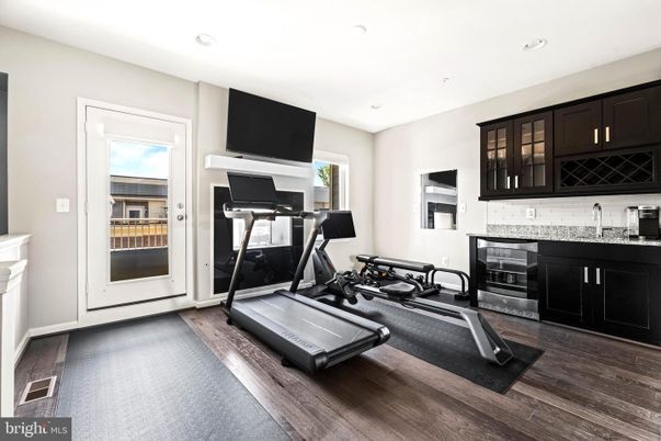 Fitness Equipment, Interior, Recessed Lighting, Wood Texture Flooring