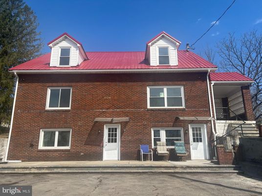 Exterior, Facade, Brick Facade, American Foursquare